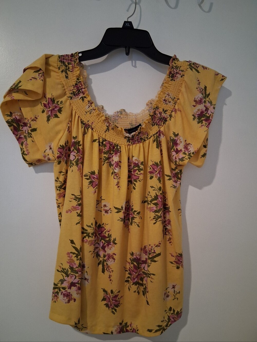 Rue 21 Women’s Yellow Floral Smocked-Neck Top